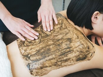 エステ ニキビケア研究所 川崎店/背中ハーブピーリング