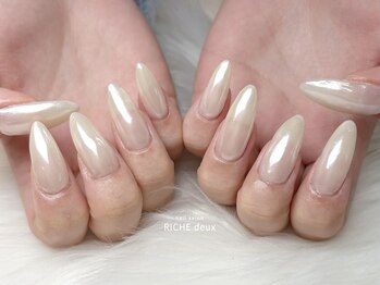 うるつやオーロラホワイトネイル