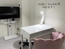 nail salon Emma 【韓国ネイル/持ち込み/長さだし】の雰囲気（Netflix・YouTube等見ながら施術可能です♪※横でエステしてます）