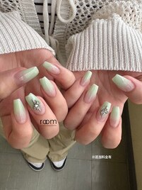 ミルキーグリーン×学割ネイル