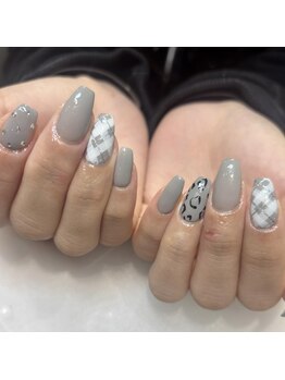 ララアンジュ(LaLa-Ange)/グレーチェックネイル