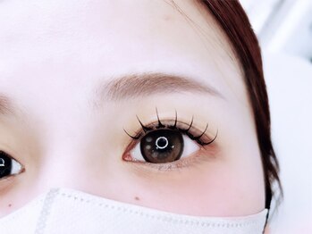 エレヴィ 渋谷店(ELLEVI.)の写真/最新トレンド！フラットラッシュ・ダブルフラットラッシュで叶う、憧れの束感まつげ♪