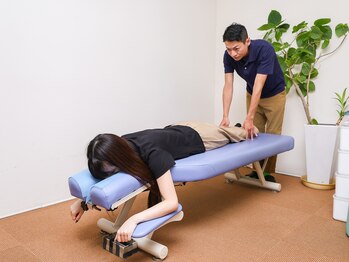 松の木カイロプラクティック/全身を確認します。