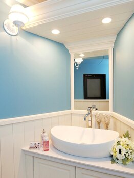 育毛まつげエクステ アイマジック 池袋店(EYE MAJIC)/ゆったり使える広々洗面スペース