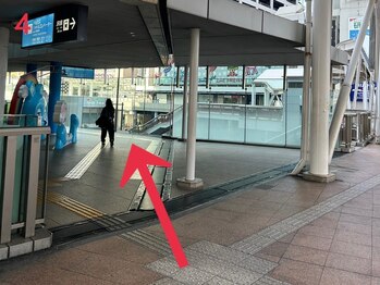 プラチナムドール 天王寺店(PLATINUMDOLL)/4.矢印に向かって歩く