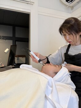 美活くらぶ/フェイシャル 超音波毛穴洗浄中