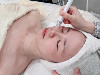 サロン ド ヴェール 一宮店(Salon de Vert)の写真/東海地方希少！毛穴洗浄最高峰《新型EINE/エイン》導入キャンペーン実施中★肌本来の美しさを取り戻す♪