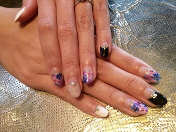 オーロラ(AurorA)/お花柄ペイントフレンチ