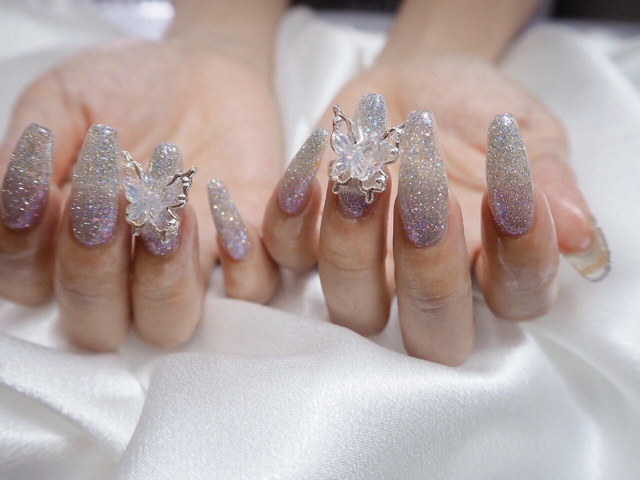 2026年冬トレンド】ラメグラデーション ロングのネイルデザイン集