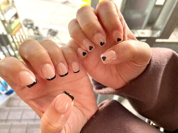 ネイルキュート アンド クールラッシュ 亀有店(nailcute & CoolLash)/黒フレンチと先端ハート