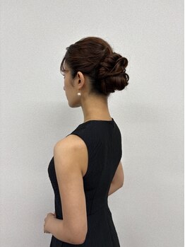 ミカヅキ 赤坂/カールアレンジまとめシニヨン!