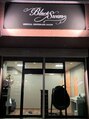 ブラックスワン(Black Swan) 路面店ですが歩道からやや奥に下がっています。