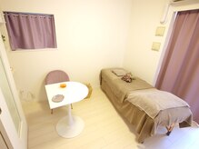 カルム 恵比寿 広尾(calme)の雰囲気（サロンのイメージカラー、パープルを基調とした店内。）