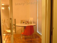 ビューティービューティー 中央通り店(beauty beauty)の雰囲気（温かみのあるオレンジ色のレンガなど店内はカフェのような雰囲気）