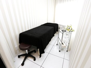 育毛まつげエクステ アイマジック 池袋店(EYE MAJIC)/完全フルフラットベッド個室