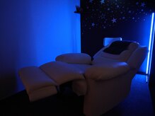 宇宙をイメージした個室で絶頂睡眠zzZ