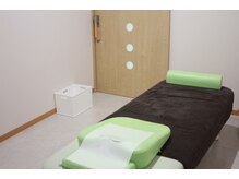 とだ鍼灸院 接骨院の雰囲気（個室、プライベート空間でゆったり施術いたします♪）