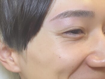 クイーン(Queen)の写真/スタイルに合わせた眉毛でお顔の印象を大変身☆ハリウッドブロウ ¥4,800/似合わせアイブロウWAX¥3,500]
