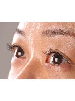 ナチュラル上品な目元にしたい