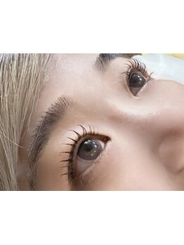 ナチュラル上品な目元にしたい