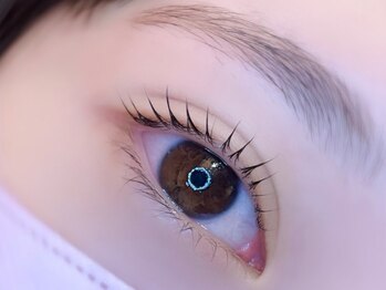 アイラッシュサロンミー(me)の写真/派手に出来ない方やナチュラル派の方に♪すっぴんでも美しく華やかな目元へ導きます♪モチの良さも◎
