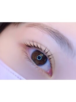 ナチュラル上品な目元にしたい