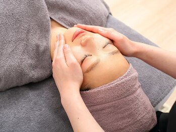 フローレ 平針店(Flore)の写真/感動のフェイスラインへ導く♪【本格コルギで小顔矯正★】老廃物の排出を促してスッキリ美小顔に◎