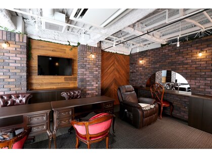 ワイエヌユー(Y.NU)の写真