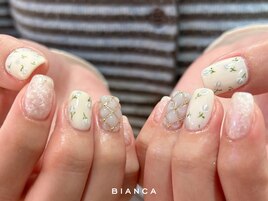 春に大人気のチューリップネイル