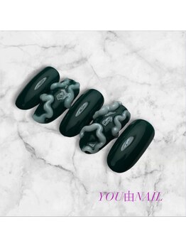 ユウネイル(YOU由NAIL)/深みグリーン立体うねうねネイル