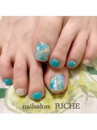 夏のターコイズブルーネイル