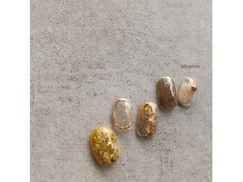 シルニー リム(Silny rim)/アシンメトリーニュアンスネイル