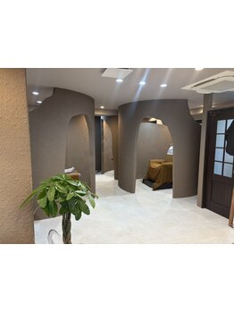 ゆったり空間で施術が受けられるサロン