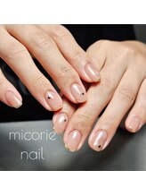 ミコリエネイル(micorie nail)/さりげなくスタッズぽちぽち♪
