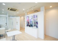 ポーラ ザ ビューティ 滝川店(POLA THE BEAUTY)の雰囲気（白を基調とした快適空間でお迎えします♪）