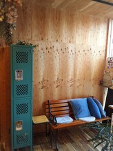 ヘアーアンドリラックス ダブル(HAIR&RELAX DOUBLE)/待合スペース