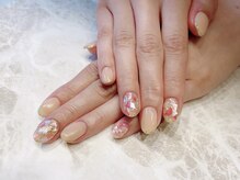 ブレスネイル(brace Nail)/シェル散りばめネイル