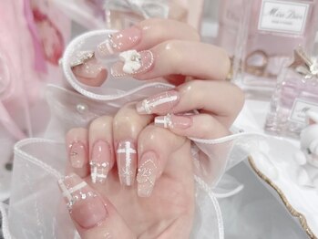 ミス シャーリー(Miss Shirley)/【白×ピンクガーリーネイル】