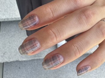 ニンニ(ninni)/ブルーチェックネイル