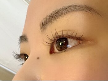 リア(Li'a)の写真/抜け感のある外国人風ブラウンカラーが◎【"お色変更無料"フラットラッシュ100本¥5700】個性的なカラーも♪