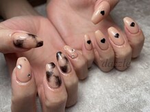 ダズル(dazzle)/ちぐはぐマーブルネイル