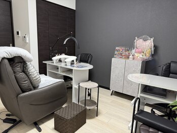 アロココネイル(Alococo nail)の写真/【弁天町駅徒歩1分】落ち着いた雰囲気の駅近プライベートサロンで爪先から美しく♪キッズスペースあり◎