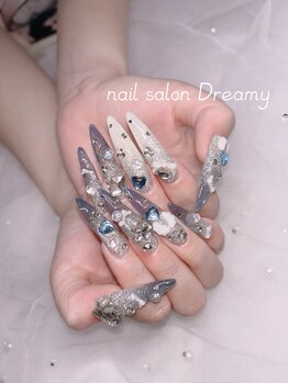 ドリーミー(Dreamy)の写真/美フォルムのロングネイルが得意◎長さだしコースでお得に、パーツ豊富なごてごてデザインを満喫☆