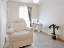 ムーン(moon)の雰囲気（白とグレー基調のお店です！完全個室♪）