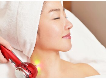 ピュアラ 心斎橋店/3.EMSで筋肉から小顔