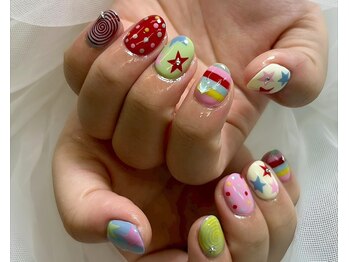 ユイット(HUIT)/個性派アートネイル