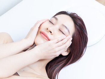 サーティースリー 横浜元町(Thirty3)/シミ緩和 くすみケア 小ジワ改善