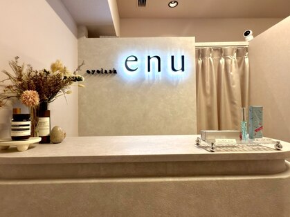 エヌ 大阪梅田店(enu)の写真