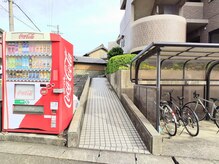 ナップ(NAP)/自動販売機横通路から入れます。