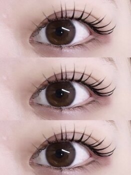 エムラッシュ(М LASH)の写真/大人女性の魅力を最大限に引き出す◎韓国風/束感まつ毛パーマ/平行眉でどの角度から見てもキレイな目元に♪